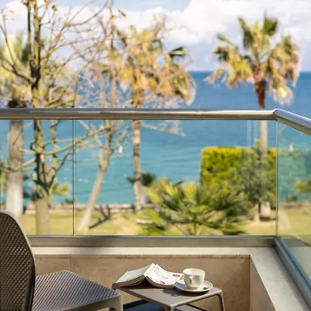 Hiddenbay Szálloda *