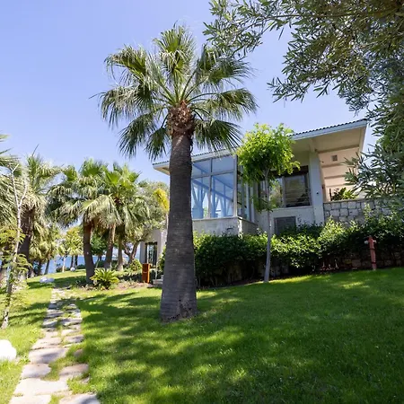 Hiddenbay Hotel